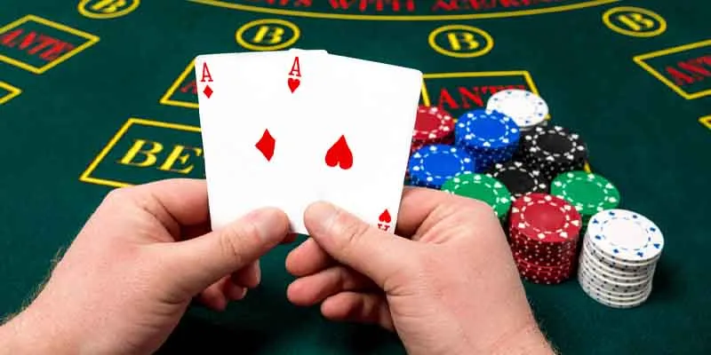 Luật chơi Poker qua từng vòng chia bài